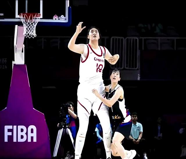 FIBA发布中国女篮写真张子宇韩旭搞怪(中国女篮张子宇打球视频)