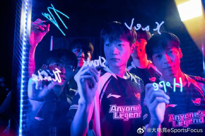 难绷！T1跌入败者组成LPL守关BOSS，网友提议：让AL去赢面大一些(t1 lpl)