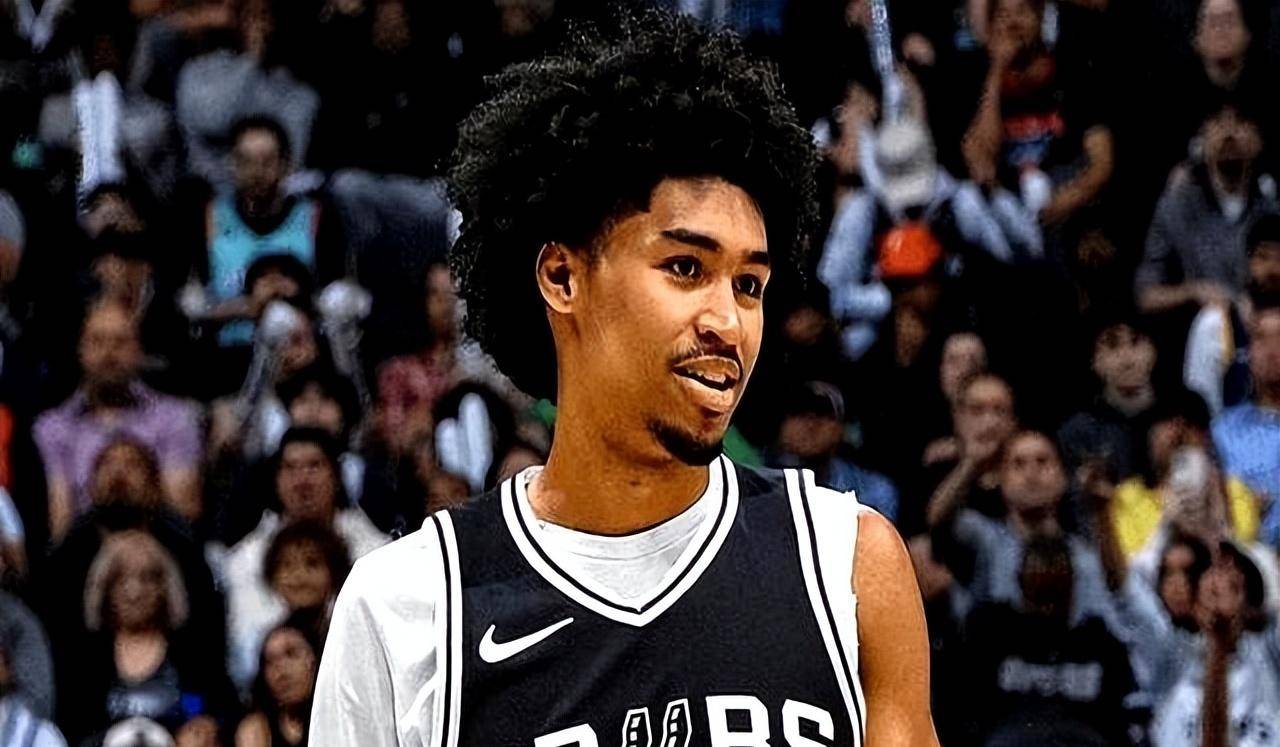 22岁生日快乐！NBA官方晒照为杰伦-胡德-希菲诺庆生(2024生日快乐dafinazeqiri)