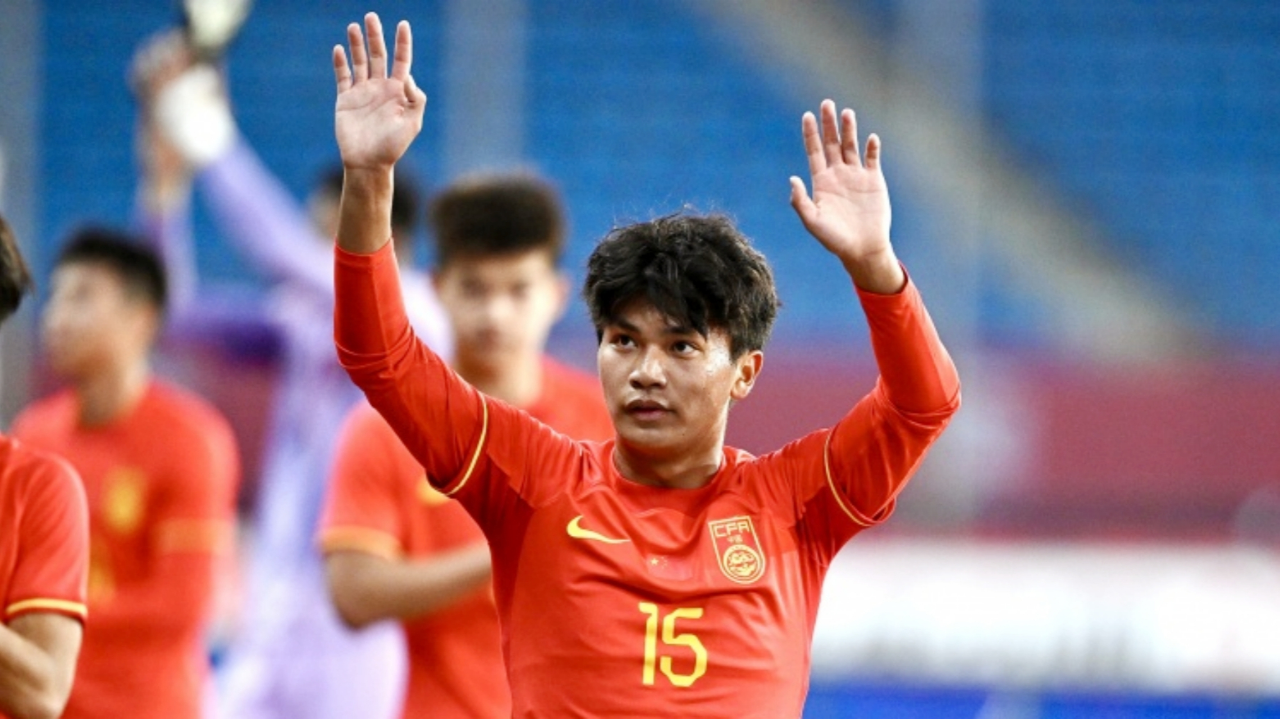 国足东亚杯首战出炉！重回双后腰战术，首发11人浮现的简单介绍