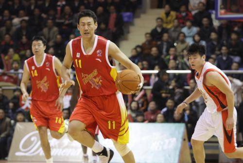 开云体育登录入口-辽宁队实力强劲，夺得豪华奖杯(辽宁队夺冠球员名单)
